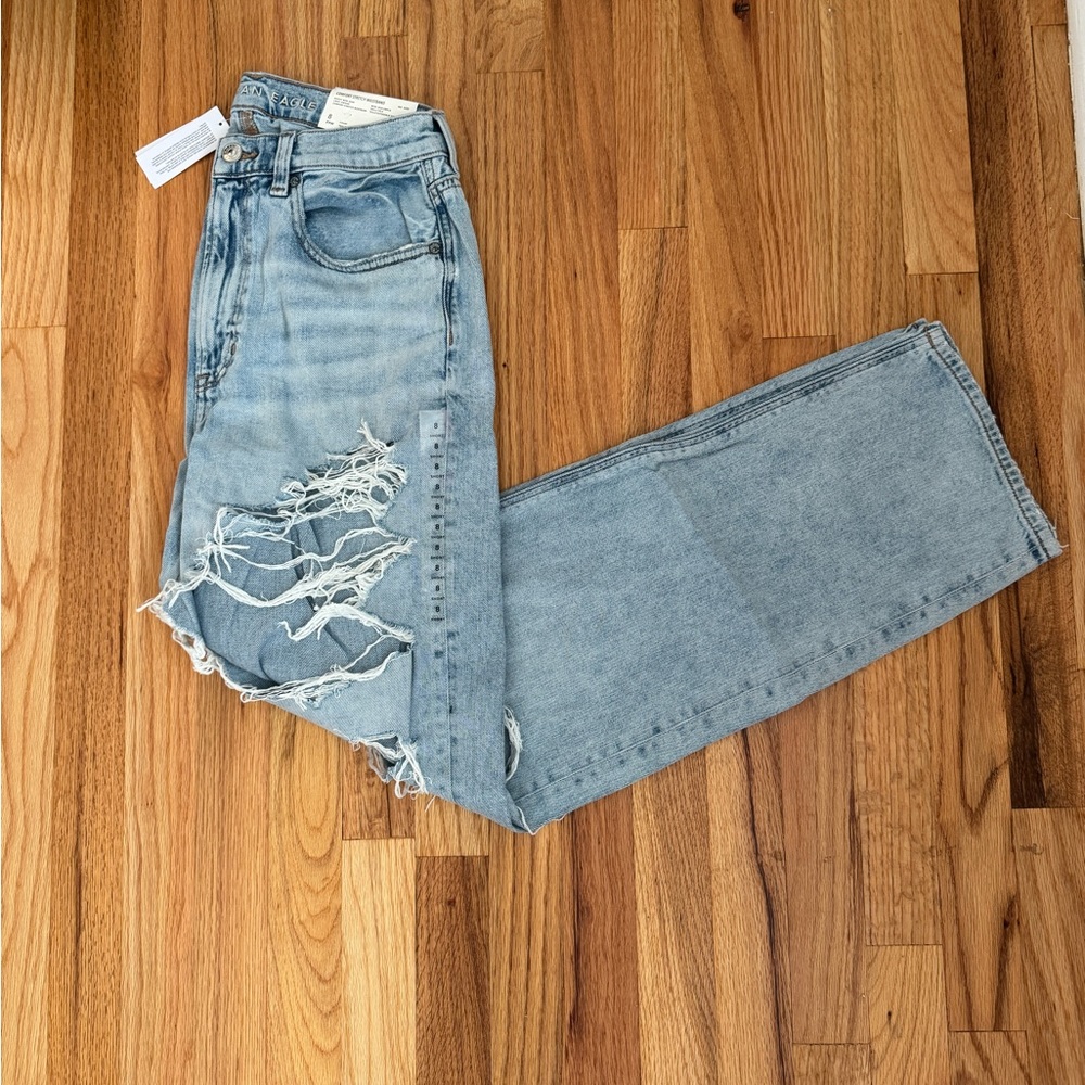 AE Ripped High Rise Baggy Mom Jeans Women’s Size 8 Short. Brand New with Tags